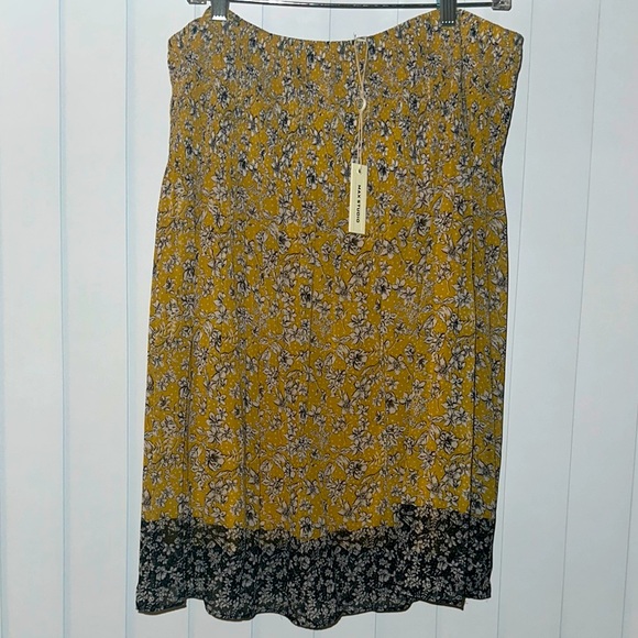 Max Studio Dresses & Skirts - 🔥SUMMER SALE🔥Skirt-NWT Max Studio Floral skirt Yellow & Black w/Lining